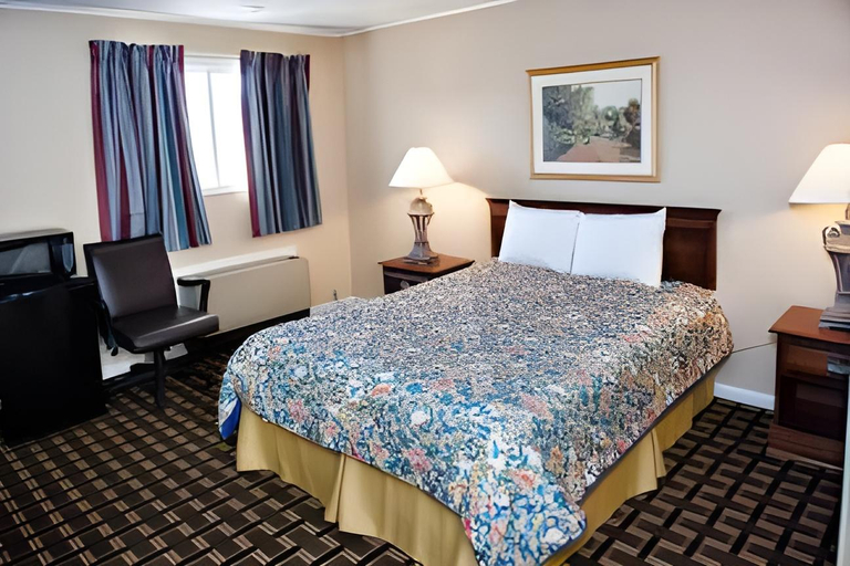 Bedroom 3, Grand View Plaza Inn & Suites, Geary