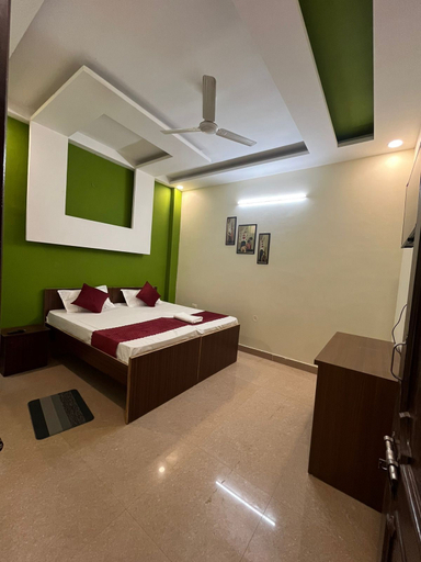 Bedroom 5, Hotel Silver Inn, Gautam Buddha Nagar