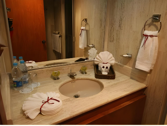 Bathroom 3, Hotel El Paraiso, Mineral del Chico