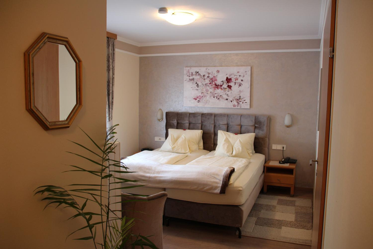 Others 4, Hotel Lang, Leibnitz