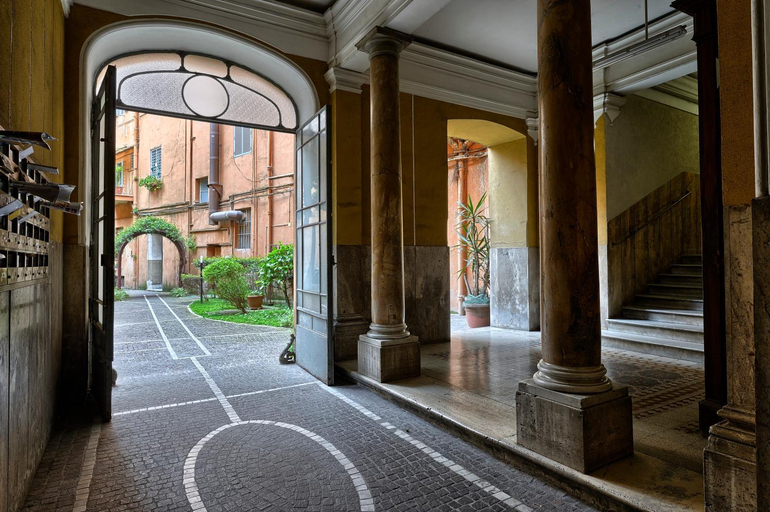 Others 5, Lory House, Rome