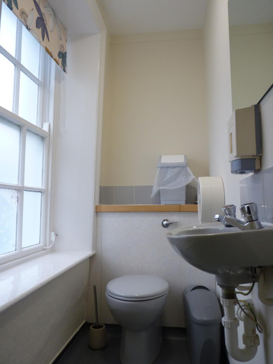 Bathroom 2, Ingleton Hostel, North Yorkshire