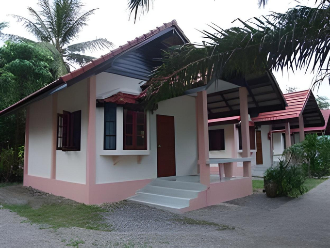 Exterior & Views 12
