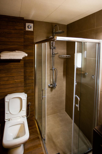Bathroom 4, Hotel Electra, East Macedonia and Thrace