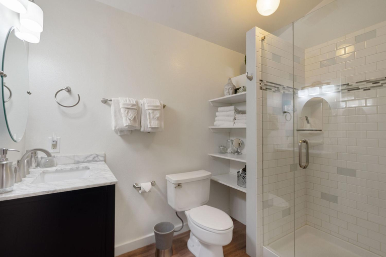 Others 2, Pine Street Loft Steps from Old Town Square, Larimer