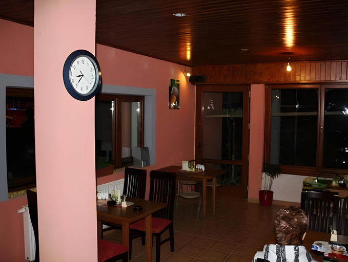 Food & Drinks, Ubytovanie na sukromi KIKA, Levice