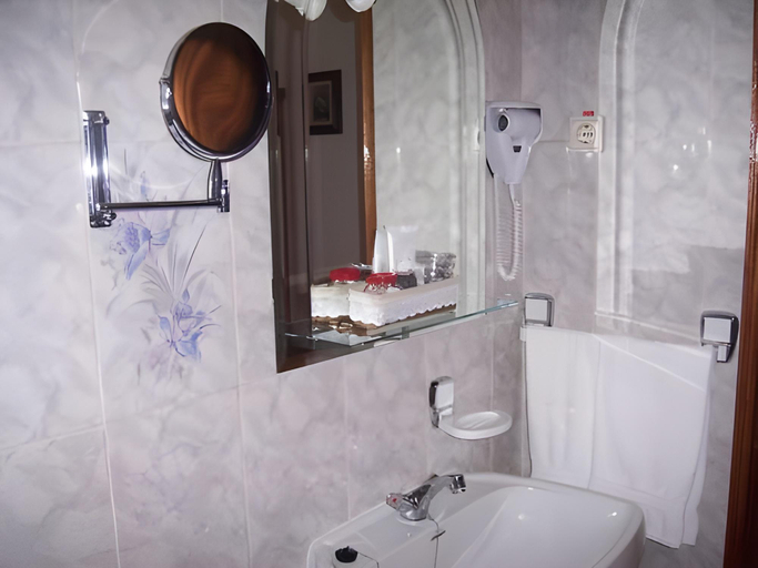 Bathroom 3, Hotel Santa Apolonia, Bragança