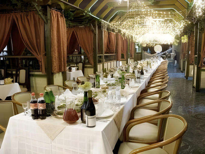 Food & Drinks, Yunost Hotel, Western
