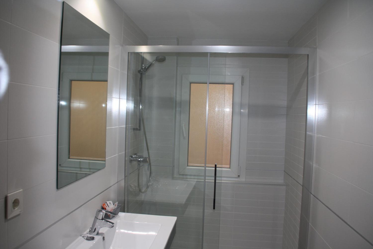 Bathroom 4, Hostal Verona, Granada