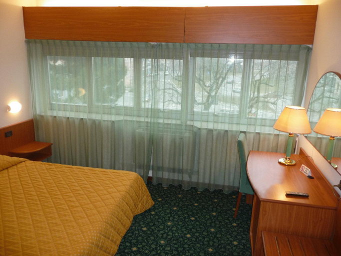 Bedroom 16