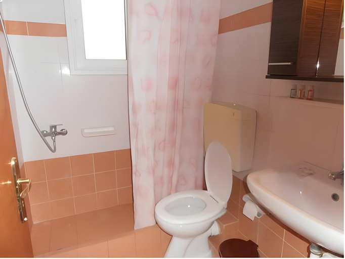 Bathroom 3, Gina's Studios, Central Greece