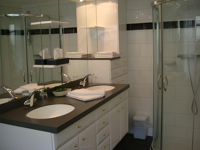Bathroom 3, Hotel Brasserie Den Engel, Antwerpen