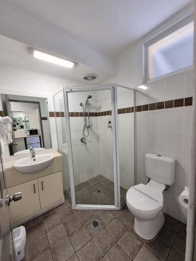 Bathroom 2, Parkdrive Motel, Kempsey