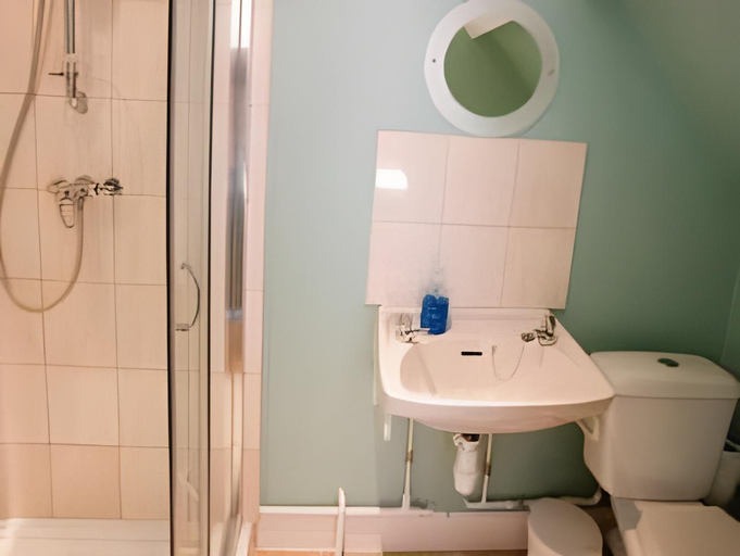Bathroom 4, Tregonholme Hotel, Poole