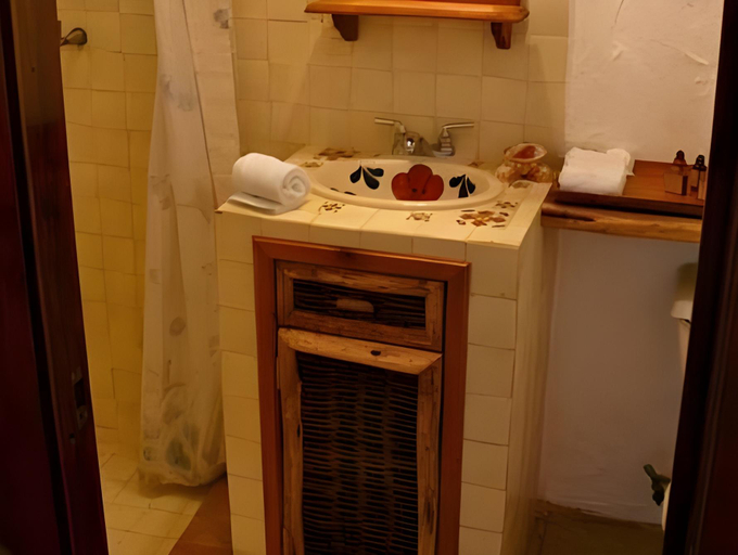 Bathroom, Palapas del Sol, Lázaro Cárdenas