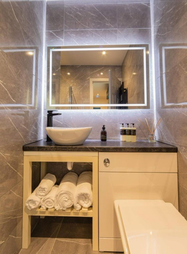 Bathroom 3, Loch Ness Clansman Hotel, Highland