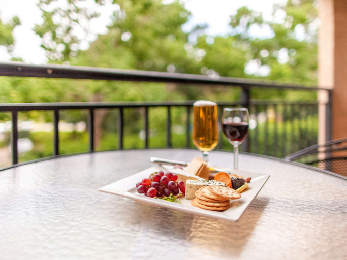 Food & Drinks 5, Mercure Hunter Valley Gardens, Cessnock