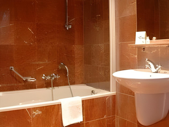 Bathroom 3, Fitz Roy Urban Hotel, Bar and Garden, Maastricht