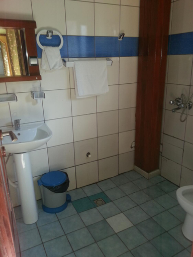 Bathroom 4, Hotel - Y, Wouri
