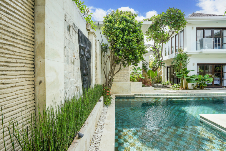 Swimming Pool 23