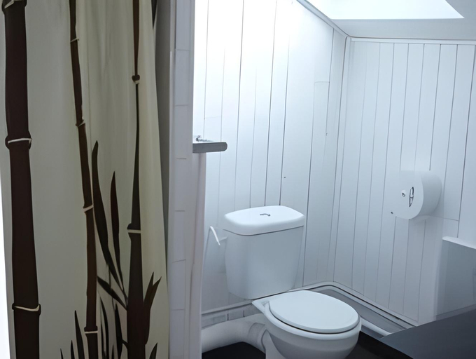 Bathroom 1, Hotel de l'Avenue, Loire