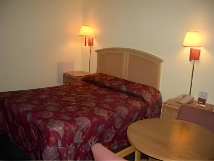 Bedroom, Travelers Inn Gainesville, Alachua