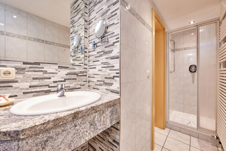 Bathroom 4, Alpenhotel Rieger, Garmisch-Partenkirchen