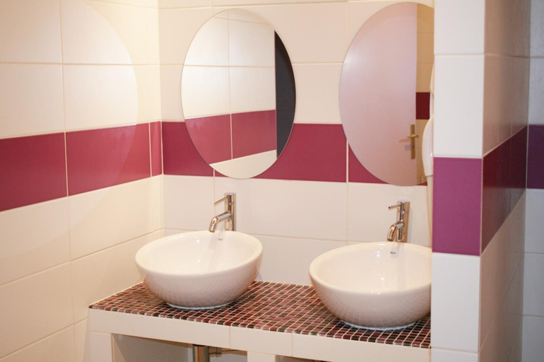 Bathroom 3, Residence Universitaire Lanteri, Hauts-de-Seine