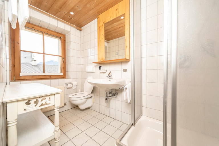 Bathroom 4, Stockerwirt, Kufstein