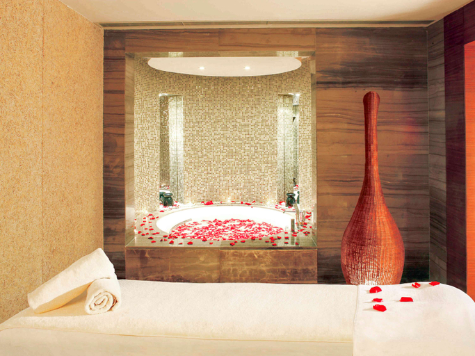 Bedroom 3, Swissôtel Grand Shanghai, Shanghai