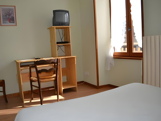 Bedroom 2, Auberge du Herisson, Jura
