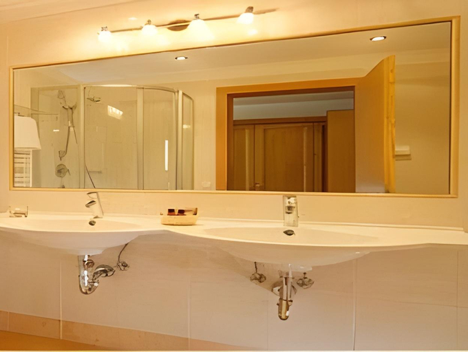 Bathroom 4, Hotel Grones, Bolzano