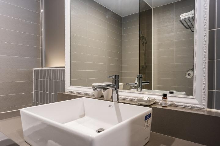 Bathroom 4