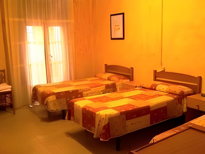 Others 5, Hostal Europa, Barcelona