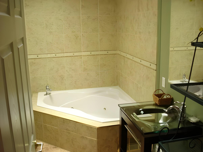 Bathroom 3, Grey Rose Suites, Grey
