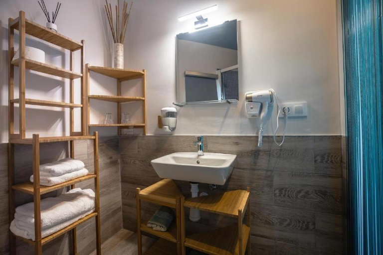 Bathroom 2, Finca El Campo Villa privada con piscina y vistas a la naturaleza, Cádiz