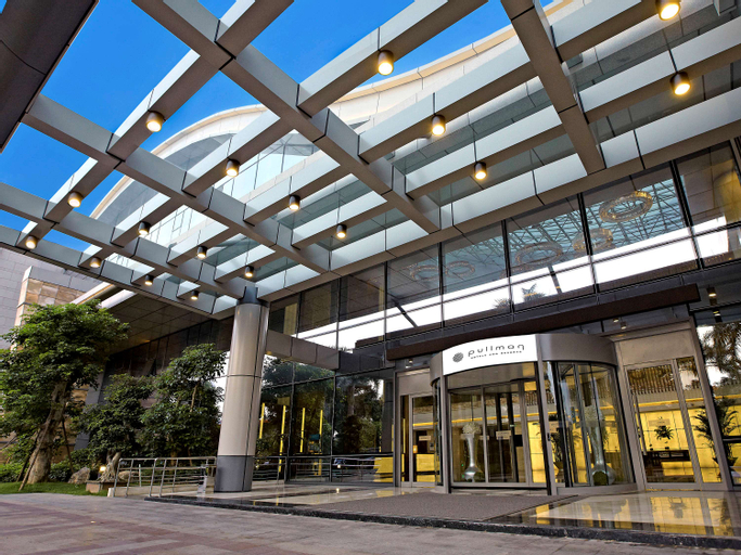 Exterior & Views 16