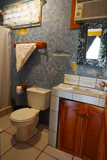 Bathroom 3, Cabinas Jimenez, Golfito