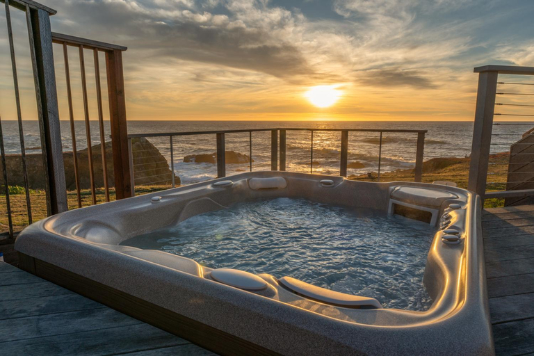 Sport & Beauty, Spectacular Oceanfront Studio with Hot Tub & Loft, Mendocino