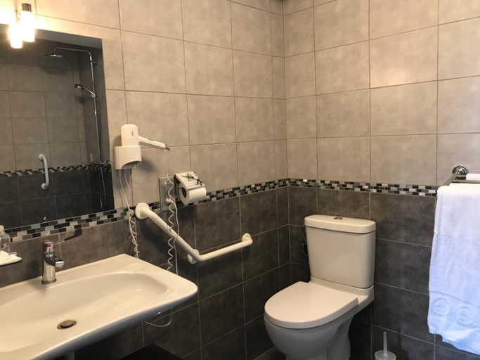Bathroom 3, Logis - Hotel & Restaurant Moulin Des Forges, Oise