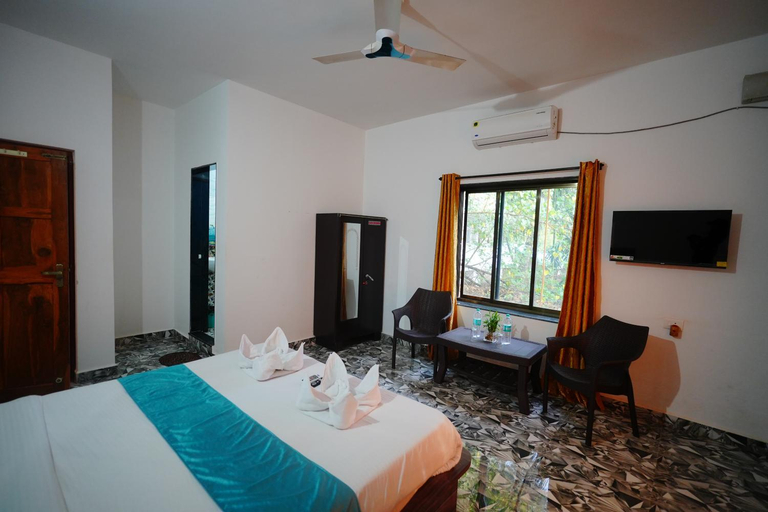 Bedroom, Sunset & Waves Resort, North Goa