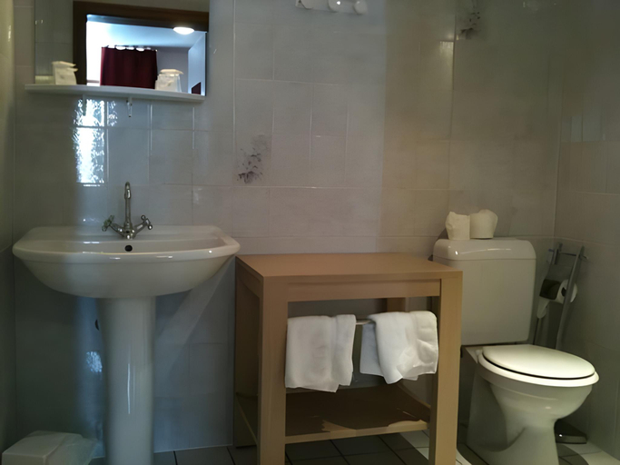 Bathroom 3, Hotel Restaurant Beysang, Bas-Rhin