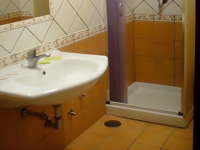Bathroom 4, La Fenice, Napoli