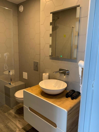 Bathroom 3, Hotel Restaurant Old Bridge, Amsterdam