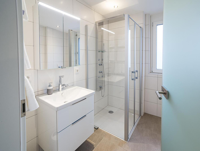Bathroom 2, Business Apartment in Oberkochen, Ostalbkreis