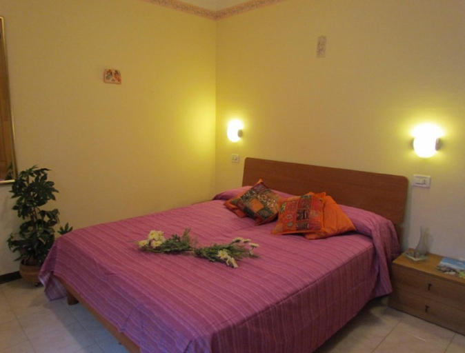 Bedroom 2, Modern Apartment 150 metres from the Beach - Sleeps 6, Venezia