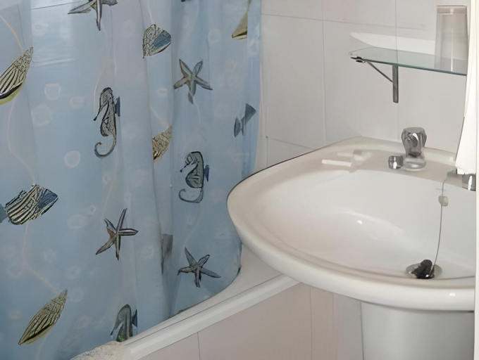 Bathroom 4, V Dinastia Guesthouse, Lisbon
