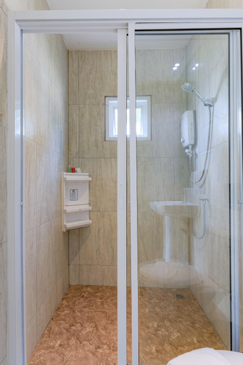 Bathroom 10