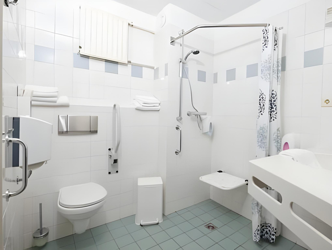 Bathroom 4, 50|50 Hotel Belmont, Ede