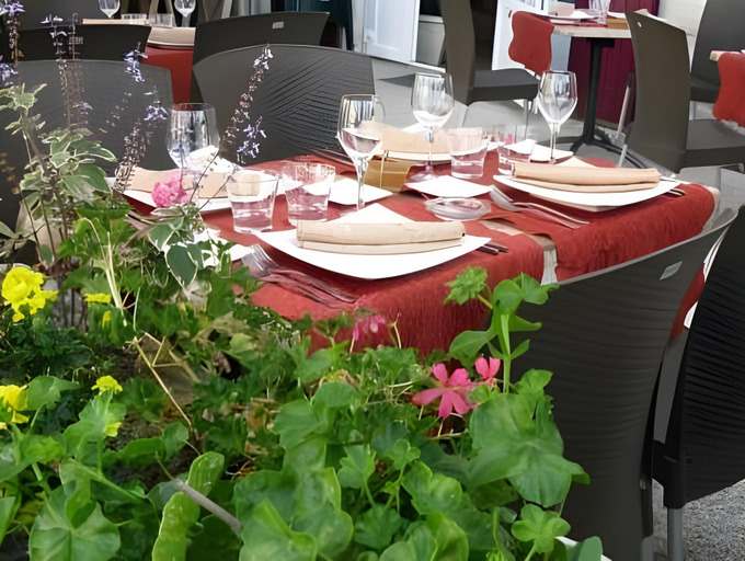 Food & Drinks 4, Logis Hotel & Restaurant Le Saint Savinien, Charente-Maritime